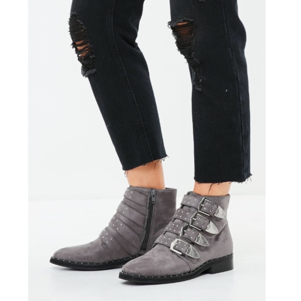 ▪️Grey studded ankle booties